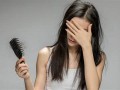 做梦梦见掉头发(女人梦见掉头发露出头皮)